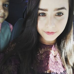 Meet your Posher, Anahi